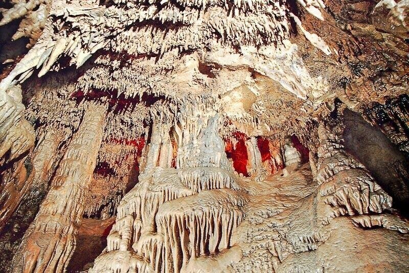 Кашкулакская пещера в Хакасии, более известная как пещера Черного дьявола