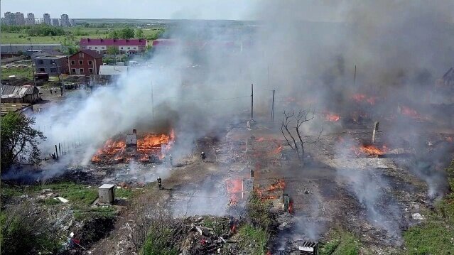 «Выжгло цыганский поселок»: репортаж с места крупного пожара