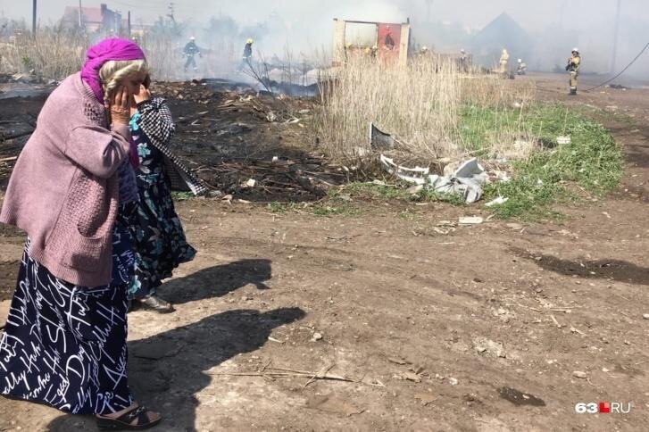 Под Самарой пожар почти полностью уничтожил цыганский поселок