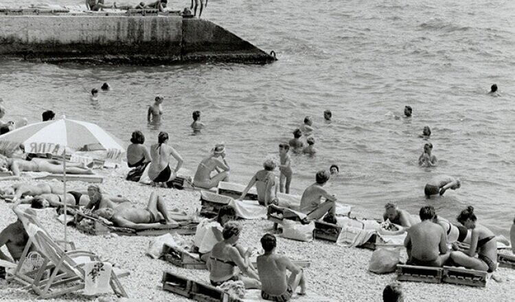 Пляж в Ялте. Приблизительно 1980 г.