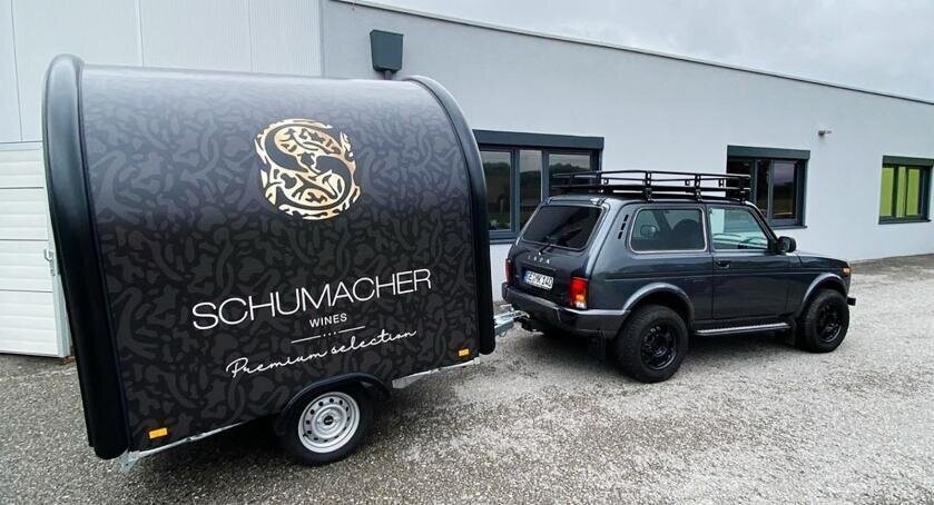 Шумахер для перевозки вина остановил свой выбор на "Ниве"