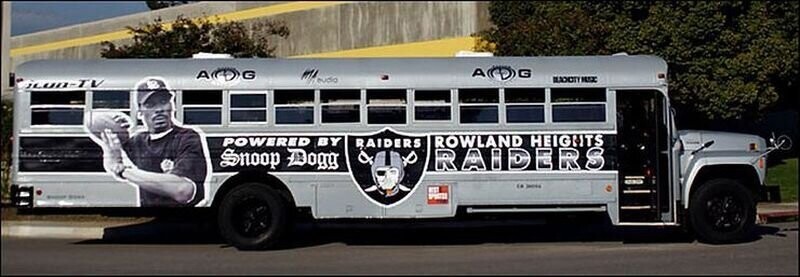 У него даже есть школьный автобус, который ему построили для того, чтобы ездить на тренировки с футбольным клубом LA под названием "Rowland Heights Raiders"