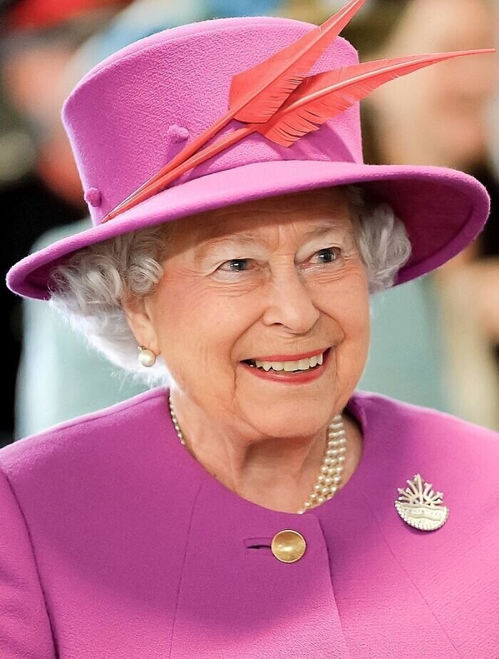 Королева Елизавета не смогла бы сесть на Железный Трон в "Игре престолов" - правящий монарх не вправе садиться на трон чужой страны, пусть даже выдуманной