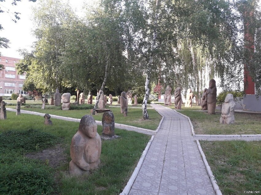 Музей половецких каменных баб под открытым небом