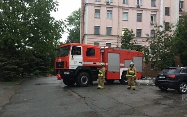 В Киеве пытались сжечь больницу с больными коронавирусом