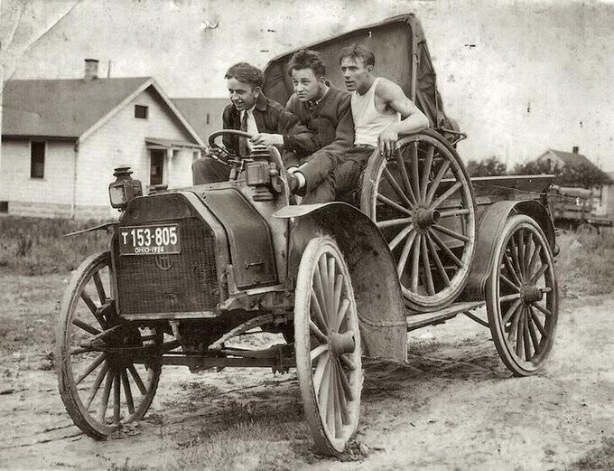 Три парня и авто. 1924 год.