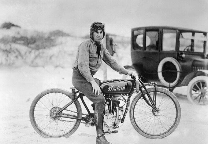 В апреле 1920 года Гермерт МакБрайд поставил мировой рекорд на мотоцикле среди любителей. Он разогнался до скорости 168 км/час.