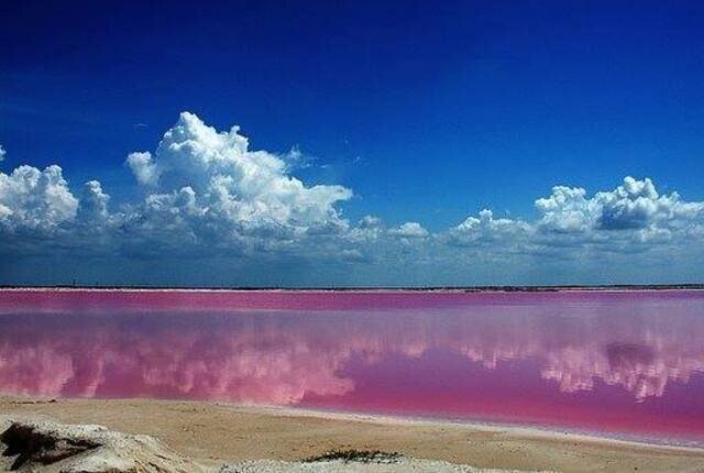 Город Las Coloradas, Юкатан, Мексика.