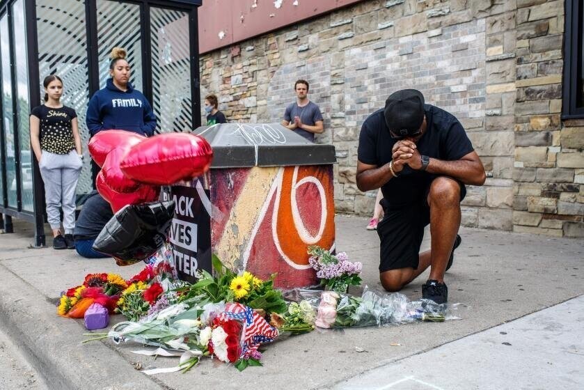 Пожары, погромы, анархия: после убийства полицейским чернокожего в американском городе вспыхнул бунт