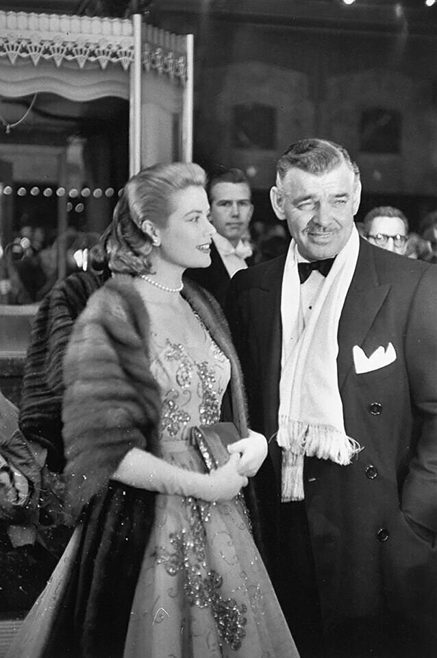 Грейс Келли и Кларк Гейбл на премьере фильма «Могамбо», 1953