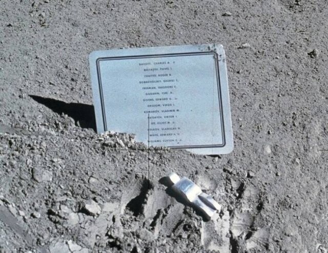 Скульптура Павшего астронавта не должна была символизировать умершего астронавта  
