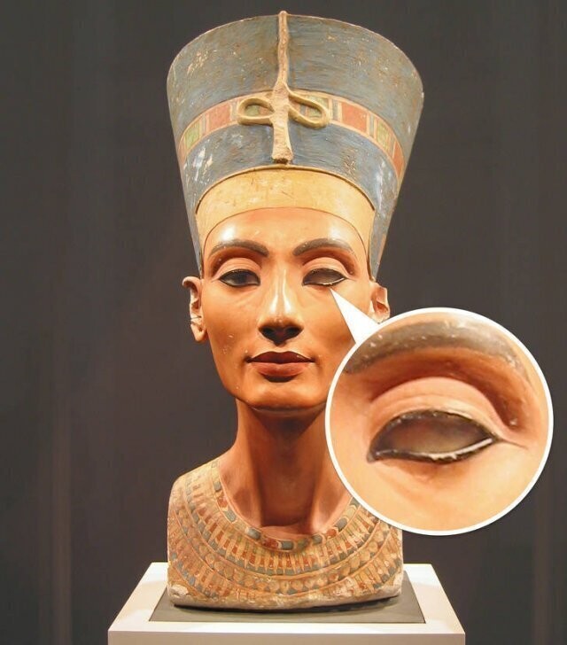 У бюста Нефертити никогда не было левого глаза  