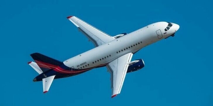 Флот авиакомпании Red Wings пополнился самолётом SSJ100