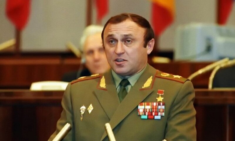 "Паша-мерседес": как и за что министр обороны Грачёв получил своё прозвище?