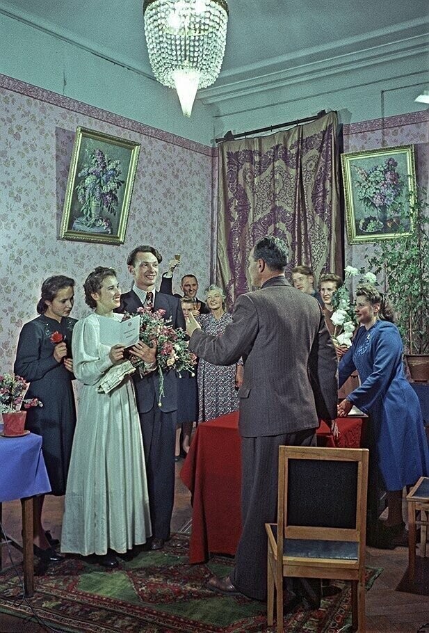 Молодожёны в ЗАГСе.1952 г.