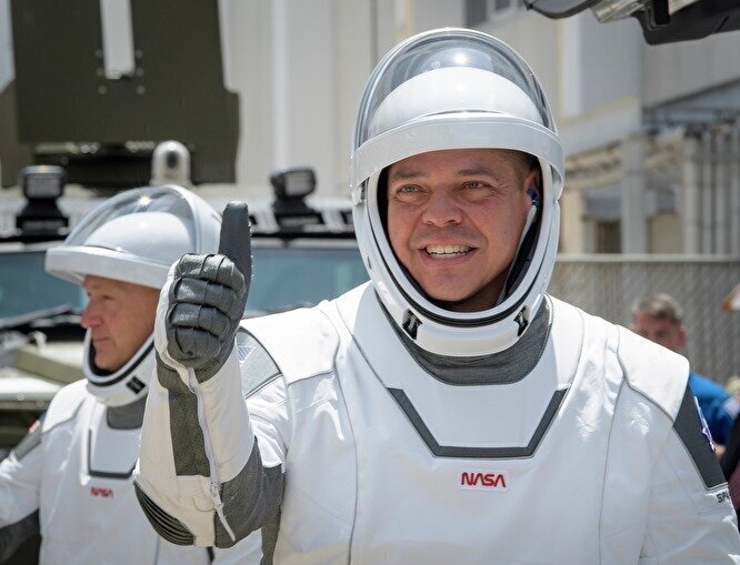 "Батут работает!": Илон Маск после запуска Crew Dragon ответил на давнюю шутку Рогозина
