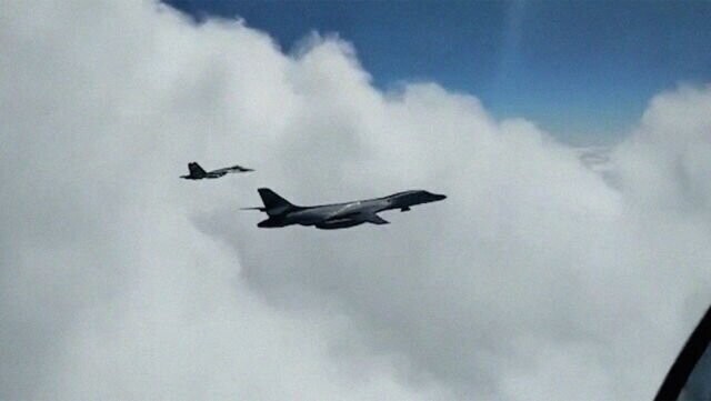 Заставили уйти: истребители России перехватили B-1B Lancer США