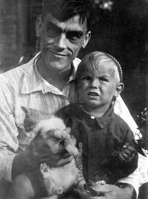 Арсений Тарковский с сыном Андреем.