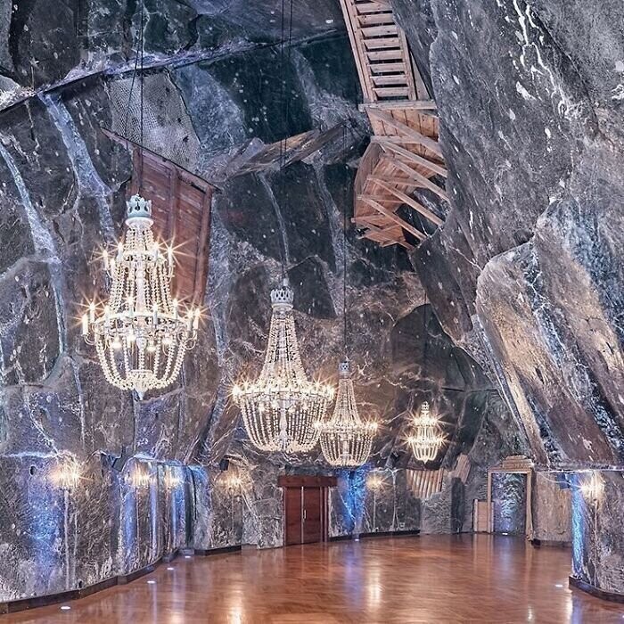 Уникальная соляная шахта, которая выглядит как настоящий подземный дворец