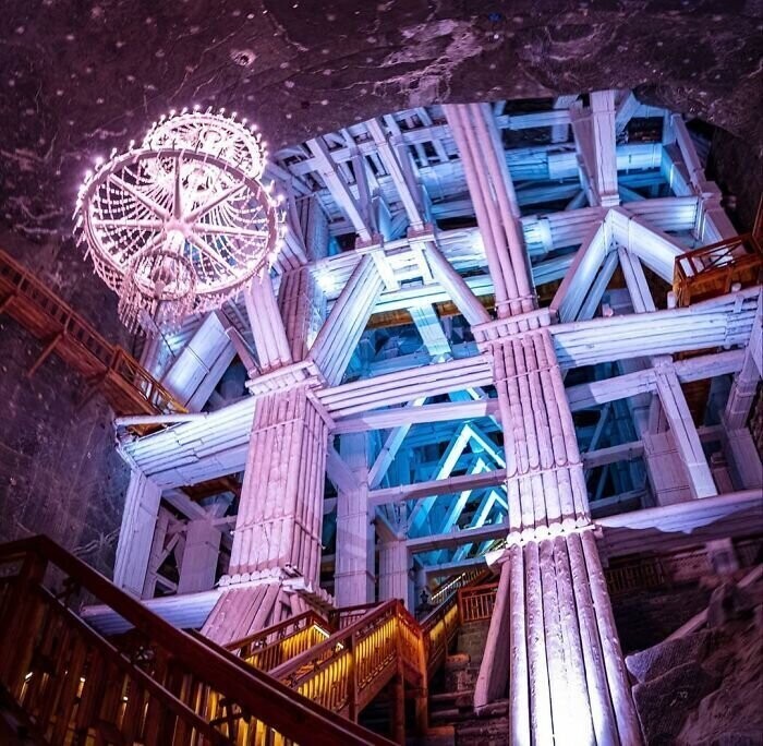Уникальная соляная шахта, которая выглядит как настоящий подземный дворец