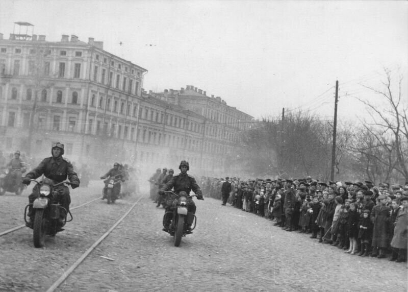 Ленд-лиз в строю. Мотоциклы Harley-Davidson WLA в Красной армии; ~ 1943-1945-й гг