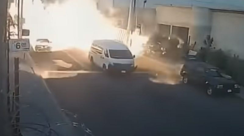 Утечка газа на автозаправке привела к взрыву