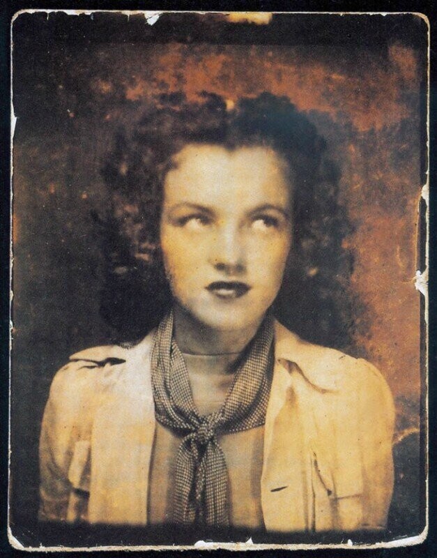 Мэрилин Монро в 12-летнем возрасте, 1938 год.