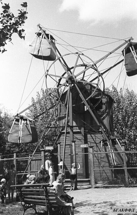 Колесо-качели в парке города Орши. 7 июля 1954 года. Фото: С. Капелько