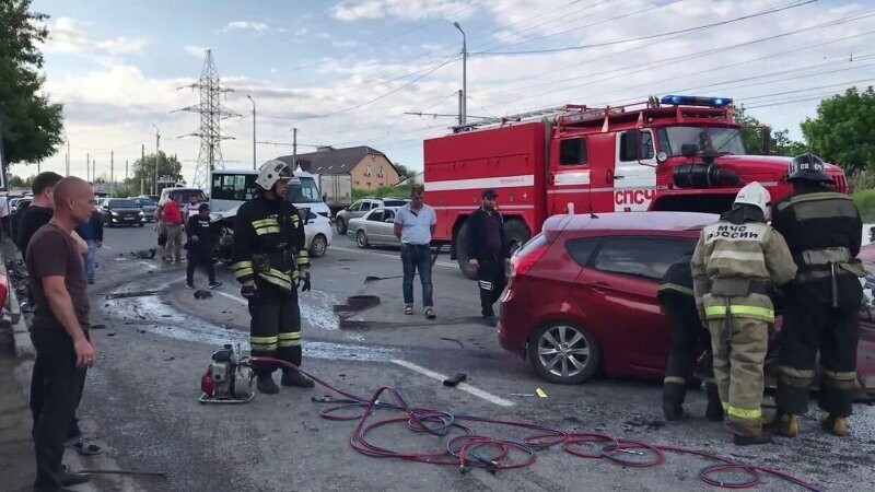 Авария дня. В Саратове в лобовом столкновении один человек погиб и трое пострадали