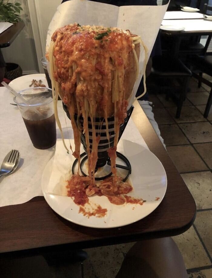 9. "Спагетти болоньезе в хлебном рожке"