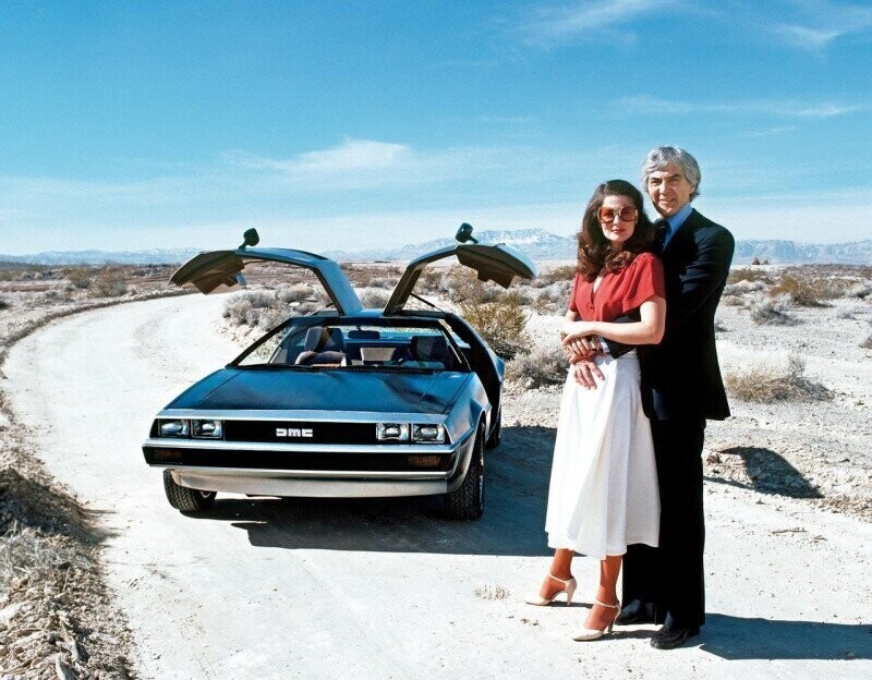Джон ДеЛориан с супругой Кристиной Ферраре и DeLorean DMC-12, 1980 г.