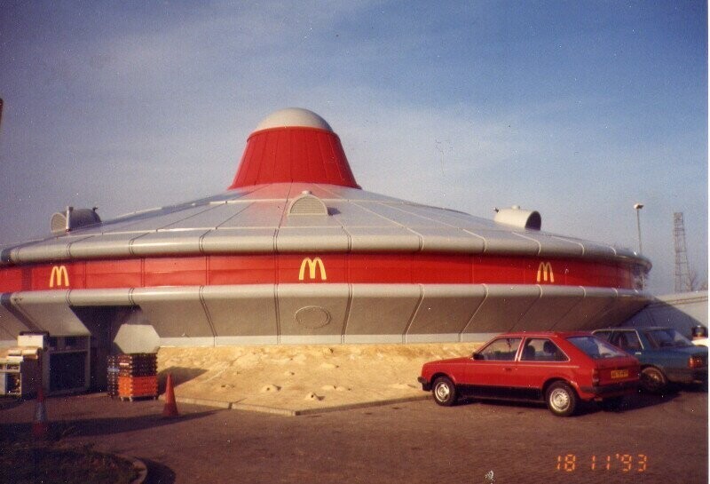 Ресторан McDonald's в Кембриджшире, Великобритания. 1993