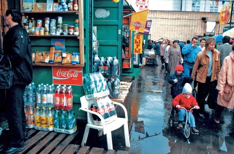 На оптовом рынке, 1996 год, Москва