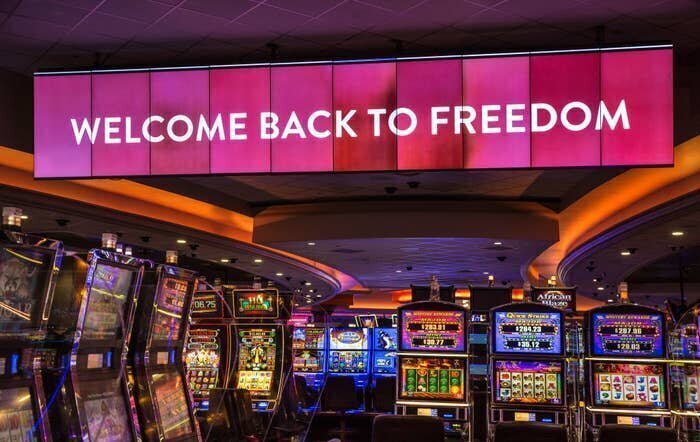 4 июня в полночь открылись лас-вегасские казино - после 78-дневного простоя