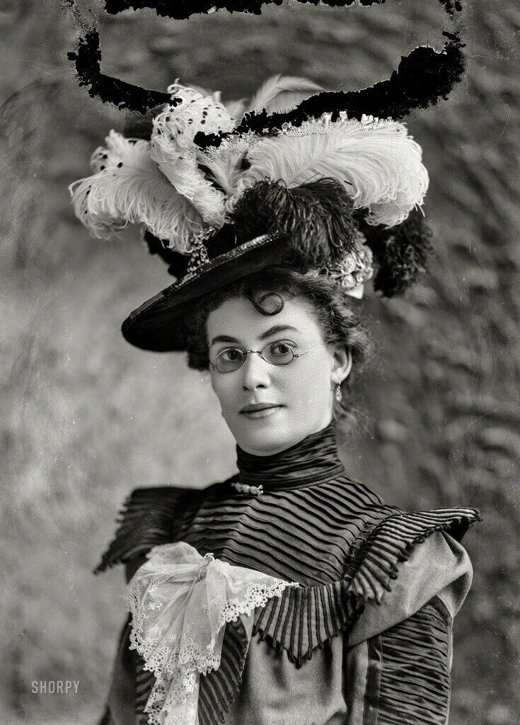 Девушка в шляпке; 1890-е годы