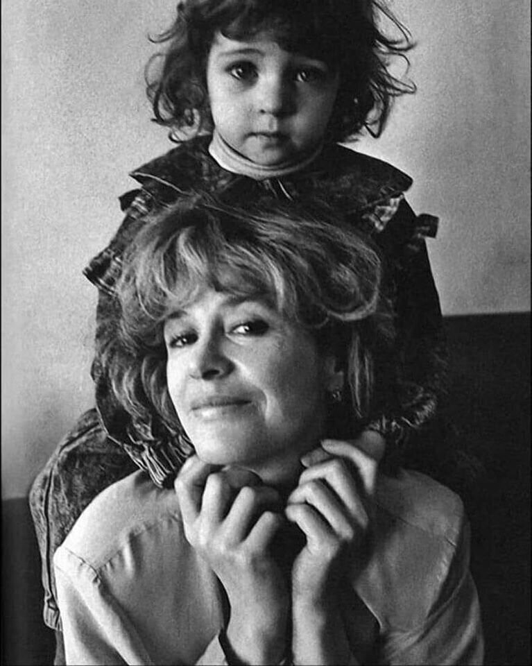 Марина Неелова с дочкой Никой, отец которой — Гарри Каспаров, 1990 год