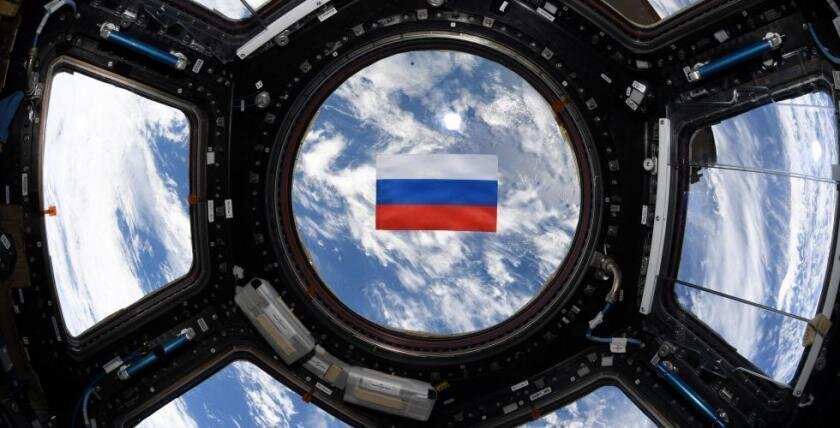 Экипаж МКС поздравил россиян с Днём России