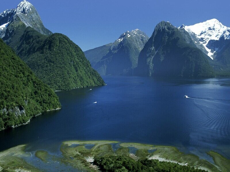 Фьордленд, Новая Зеландия Площадь: 12 500 км² 