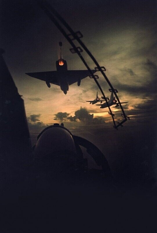 Ночной полёт F-102 Delta Dagger's в небе Вьетнама. 1966