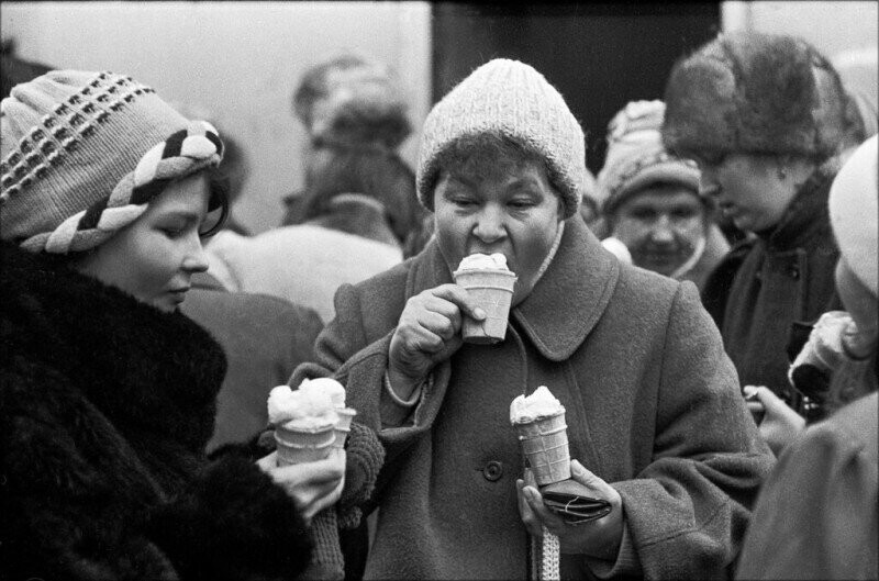 Знаменитое мороженное ГУМа. Москва, 1990
