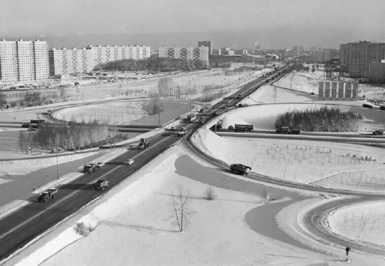 Минское шоссе в районе пересечения с МКАД. 20 декабря 1980 года. Фото Александра Сенцова и Николая Малышева /Фотохроника ТАСС