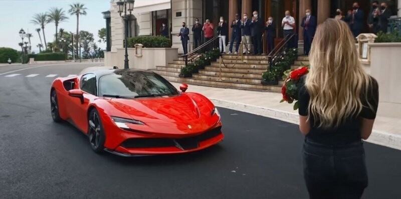 Ремейк культового французского кино: новый гиперкар Ferrari прокатился по улицам Монако