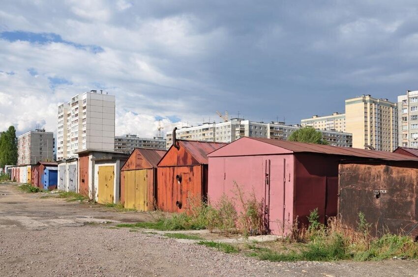 Почему в России сносят гаражи