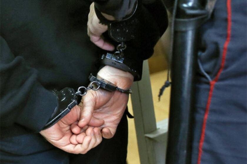 В Крыму задержан чиновник, который будучи  уволенным, продолжал ходить на работу