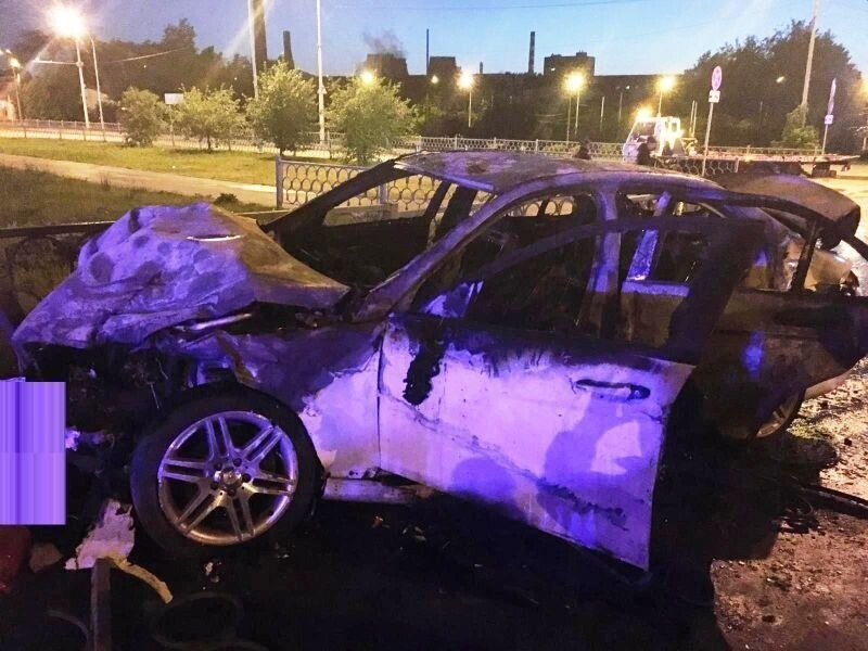 Авария дня. В результате ДТП в Екатеринбурге сгорел "Мерседес"