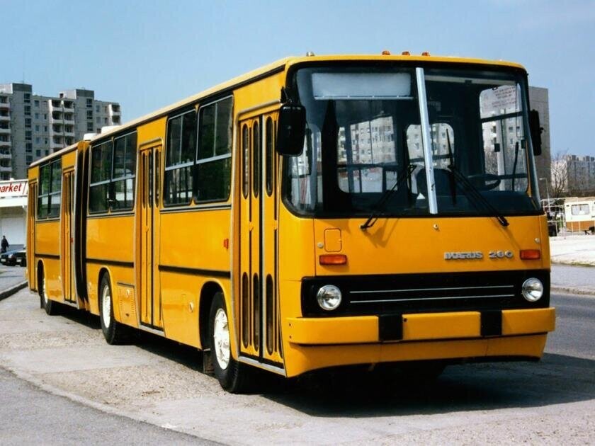 Почему городские автобусы в СССР красили в «желтый» цвет