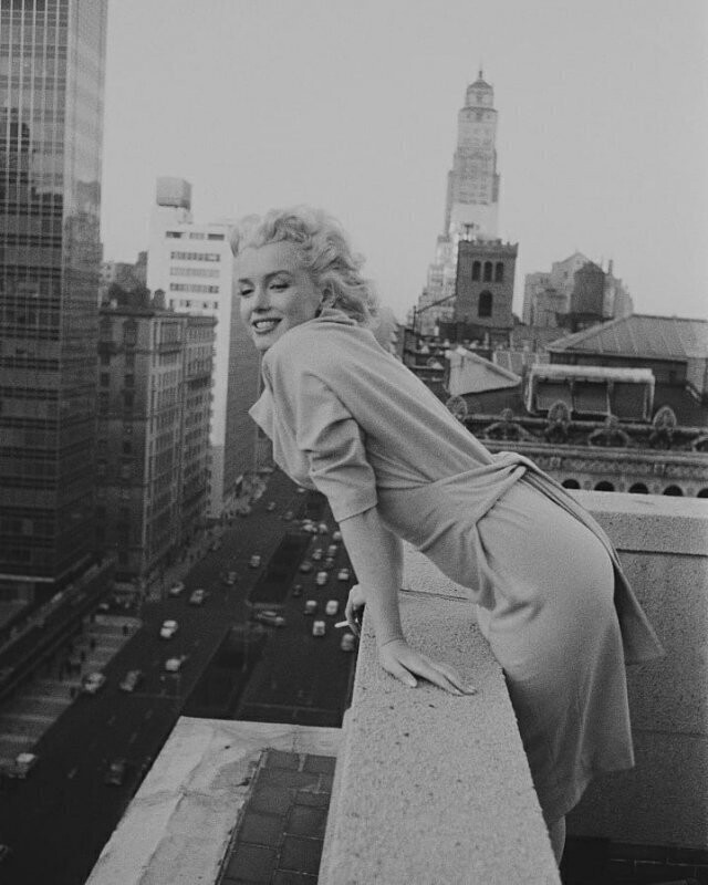 Мэрилин Монро на крыше небоскреба