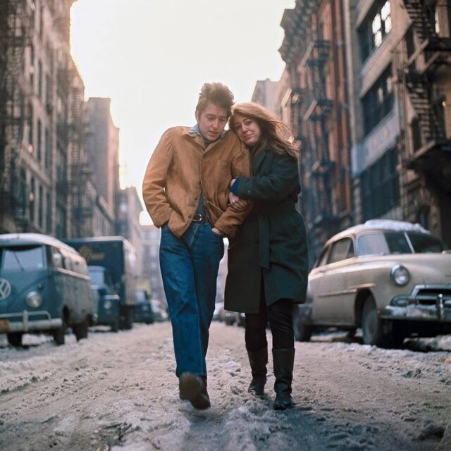 Боб Дилан с подругой на улицах Нью-Йорка