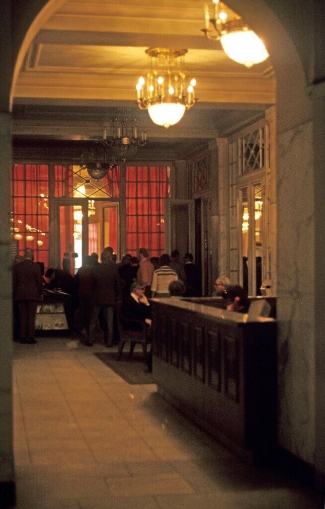 Ленинград. Лобби отеля Астория, 5.1977