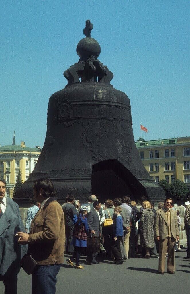 Москва, Кремль Царь-колокол, 200 тонн, 1733-35, 6-3-1977